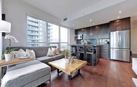 2 dormitorio piso en Lake Shore Boulevard West, Canadá. C$975 000