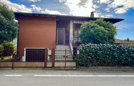 2 dormitorio piso 155 m² en Maccagno, Italia. 420 000 €
