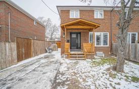 5 dormitorio adosado en York, Canadá. C$1 024 000