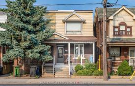 13 dormitorio adosado en Dufferin Street, Canadá. C$1 160 000