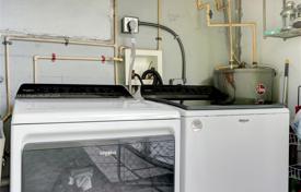 4 dormitorio casa de pueblo 198 m² en Miami, Estados Unidos. $720 000