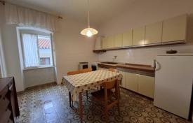 4 dormitorio casa de pueblo 200 m² en Bale, Croacia. 332 000 €