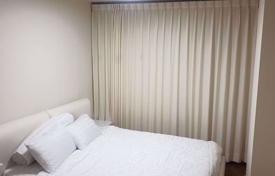 1-dormitorio apartamentos en condominio en Khlong Toei, Tailandia. $156 000