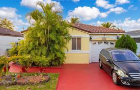 3 dormitorio casa de pueblo 184 m² en Miami, Estados Unidos. $540 000