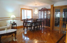 9 dormitorio casa de pueblo en Etobicoke, Canadá. C$1 929 000