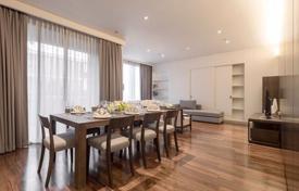 3-dormitorio apartamentos en condominio en Khlong Toei, Tailandia. $3 200  por semana