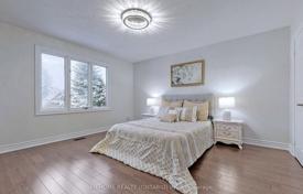 12 dormitorio casa de pueblo en Scarborough, Canadá. C$2 328 000