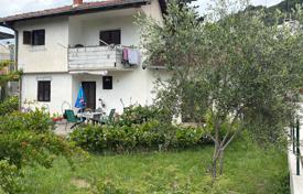 5 dormitorio chalet 150 m² en Donja Lastva, Montenegro. 475 000 €