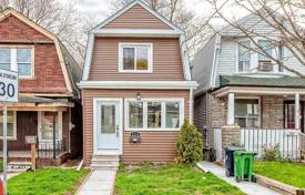 Casa de pueblo – East York, Toronto, Ontario,  Canadá. C$1 271 000
