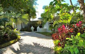 Villa – Fort Lauderdale, Florida, Estados Unidos. 2 034 000 €