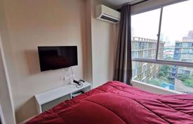 1-dormitorio apartamentos en condominio en Khlong Toei, Tailandia. $131 000