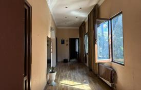 4 dormitorio piso 90 m² en Vieja Tiflis, Georgia. $180 000