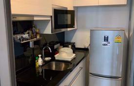 1-dormitorio apartamentos en condominio en Khlong Toei, Tailandia. $165 000