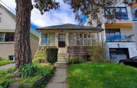2 dormitorio casa de pueblo en Etobicoke, Canadá. C$1 600 000