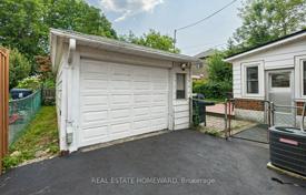 10 dormitorio casa de pueblo en Scarborough, Canadá. C$1 200 000