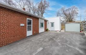 9 dormitorio casa de pueblo en Scarborough, Canadá. C$1 184 000