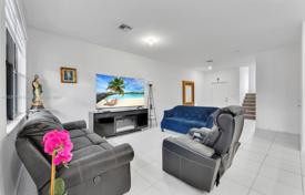3 dormitorio casa de pueblo 172 m² en Miami, Estados Unidos. $475 000