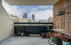 8 dormitorio piso en Etobicoke, Canadá. C$809 000