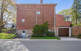 9 dormitorio adosado en Old Toronto, Canadá. C$1 341 000