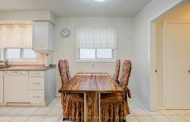 7 dormitorio casa de pueblo en North York, Canadá. C$2 433 000