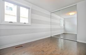 8 dormitorio casa de pueblo en Scarborough, Canadá. C$1 412 000