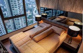 1-dormitorio apartamentos en condominio en Khlong Toei, Tailandia. $200 000