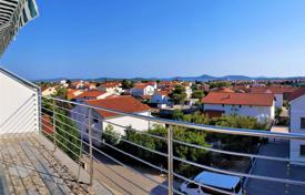 4 dormitorio piso 105 m² en Vodice, Croacia. 180 000 €