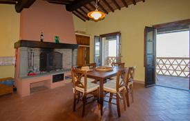 13 dormitorio finca rústica 252 m² en Gaiole In Chianti, Italia. 990 000 €