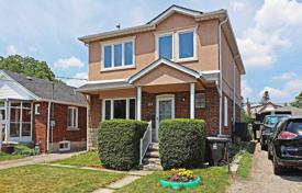 Casa de pueblo – East York, Toronto, Ontario,  Canadá. C$1 357 000