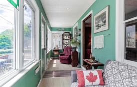 Casa de pueblo – East York, Toronto, Ontario,  Canadá. C$1 123 000