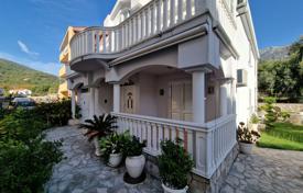 5 dormitorio casa de pueblo 250 m² en Budva city, Montenegro. 650 000 €