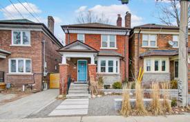 Casa de pueblo – East York, Toronto, Ontario,  Canadá. C$1 384 000