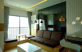 1-dormitorio apartamentos en condominio en Khlong Toei, Tailandia. $365 000