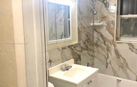 3 dormitorio casa de pueblo 87 m² en Miami, Estados Unidos. $480 000