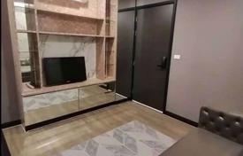 1-dormitorio apartamentos en condominio en Khlong Toei, Tailandia. $114 000