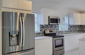 4 dormitorio casa de pueblo 196 m² en Miami, Estados Unidos. $800 000