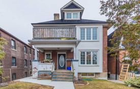 Casa de pueblo – Kingston Road, Toronto, Ontario,  Canadá. C$1 876 000