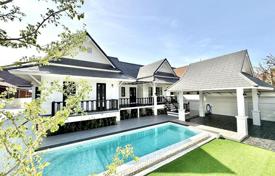 3 dormitorio villa 250 m² en Pattaya, Tailandia. $286 000