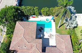 Villa – Golden Beach, Florida, Estados Unidos. $3 995 000