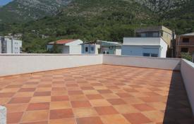 3 dormitorio adosado 200 m² en Sutomore, Montenegro. 230 000 €