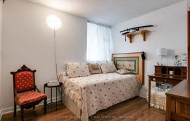 6 dormitorio piso en North York, Canadá. C$840 000