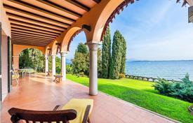 Villa – Desenzano del Garda, Lombardía, Italia. 9 500 000 €