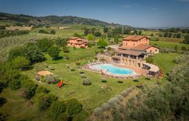 24 dormitorio finca rústica 1221 m² en Bettona, Italia. 2 900 000 €