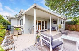 3 dormitorio casa de pueblo 211 m² en Surfside, Estados Unidos. $1 700 000