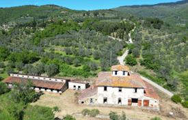 5 dormitorio villa 904 m² en Cortona, Italia. 900 000 €