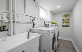 9 dormitorio casa de pueblo en Scarborough, Canadá. C$1 841 000