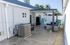 3 dormitorio casa de pueblo 165 m² en Miami, Estados Unidos. $680 000