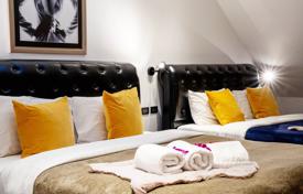 8 dormitorio villa 620 m² en Chonburi, Tailandia. $683 000