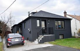 Casa de pueblo – Etobicoke, Toronto, Ontario,  Canadá. C$1 314 000