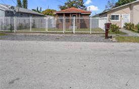 3 dormitorio casa de pueblo 70 m² en Miami, Estados Unidos. $390 000